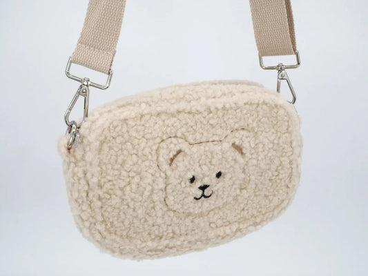 KisMe Tasche Baguette Plüsch Bär – hellbeige Mokkini Kindermode Accessoires